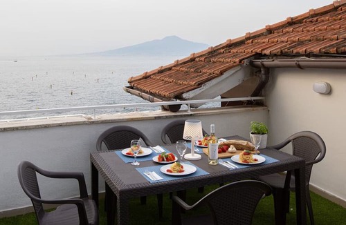 Sorrento Historic Centre Apartment | Seaview Home On The Beach & Amazing Views Terrace