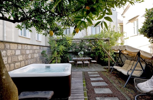 Sorrento City Centre Apartment | AMORE RENTALS - Apartment Terrazza Tasso with Private Garden, External Private Hot Tub in Piazza Tasso