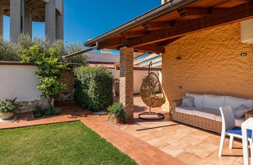 Quartu Sant'Elena Apartment | Villa "Gle Apt 1“ with Pool, Wi-Fi, A/C, Terrace & Garden