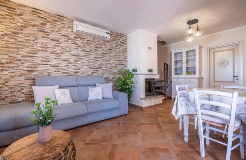 Quartu Sant'Elena Apartment | Villa "Gle Apt 1“ with Pool, Wi-Fi, A/C, Terrace & Garden