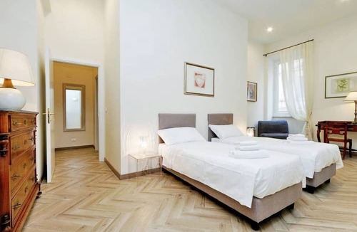 Rione III Colonna Apartment | Apartment for 4 people near stylishly furnished Spanish Steps, smartphone