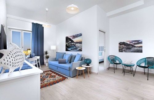 Sorrento Historic Centre Apartment | AMORE RENTALS - Appartamento Tramontano with Air Conditioning and Internet WI-FI