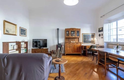 Santa Maria Novella Apartment | Historic Suite in the Heart of Florence - 3 Rooms, 2 Minutes from the Station