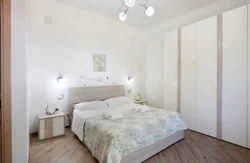 San Lazzaro Apartment | Apartment 'Bella Veduta Luna' with Sea and Mountain Views, Wi-Fi, and Air Conditioning
