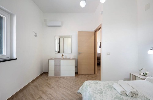 San Lazzaro Apartment | Apartment 'Bella Veduta Luna' with Sea and Mountain Views, Wi-Fi, and Air Conditioning