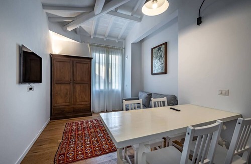 Santa Maria Novella Apartment | JCL first apt in the heart of Florence