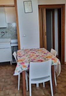 Lido Adriano Apartment | Complesso Mosaico NON FORNISCE BIANCHERIA DA LETTO,NON FORNISCE ASCIUGAMANI NON FORNISCE PRODOTTI IN GENERE, appartamenti arredati come da foto, Per il Check in Agenzia Ferro Viale Francesco Petrarca 391 lido Adriano Ra