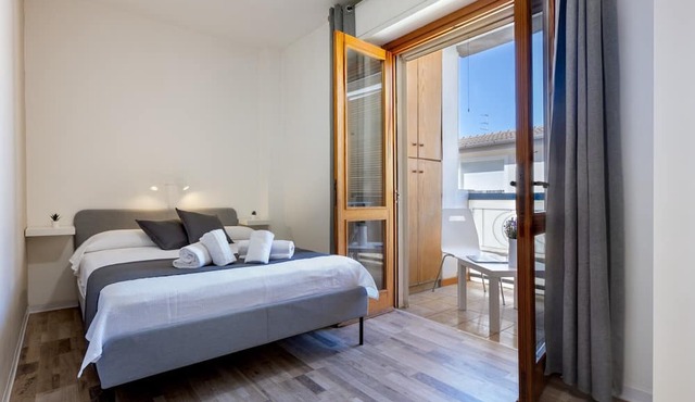 Max Apartment Holiday Home in Quartu Sant'Elena with Terrace and Parking