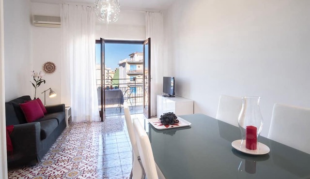 Nice and sunny apartment located on the main street of Sorrento