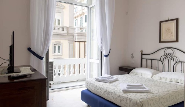 Luxury San Carlo apartment in the heart of Naples with sea view