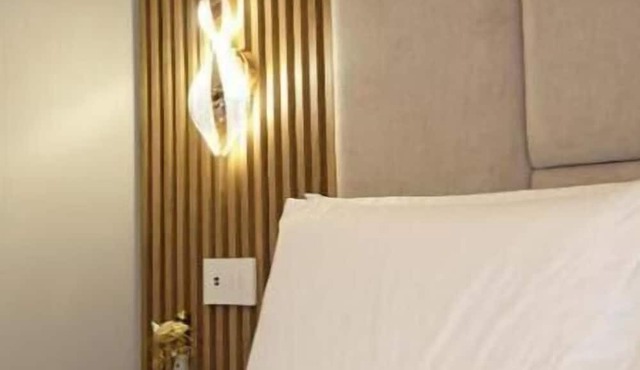 The Three Diamonds – Queen Deluxe Room Just Steps from the Sea