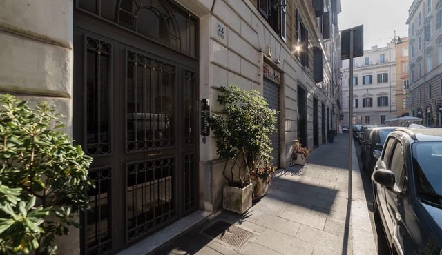 GuestHost - Comfortable apartment located on the second floor, of four in total, of a building without lift.In 40 m2 of space it accommodates four people with a double bedroom on the mezzanine and a foldaway double bed in the living room.It is located 70